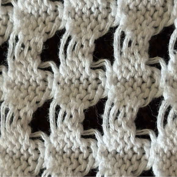 100% cotton cream preppy nautical V neck sweater. DKNY-M - Picture 7 of 9